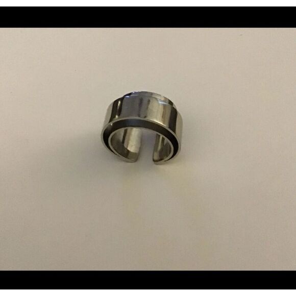 New~SOKO Jewelry Stainless Steel Double Ribbon Design Ring Sz 9 - Picture 5 of 5